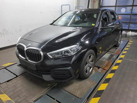 Skats no kreisās puses priekšā