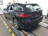 Skats no kreisās puses aizmugurē