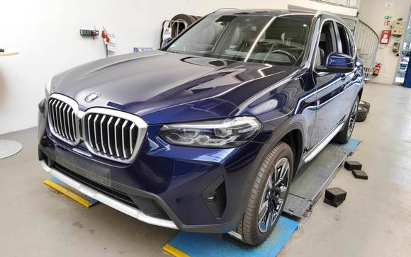 Skats no kreisās puses priekšā