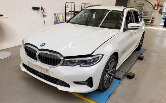 Skats no kreisās puses priekšā