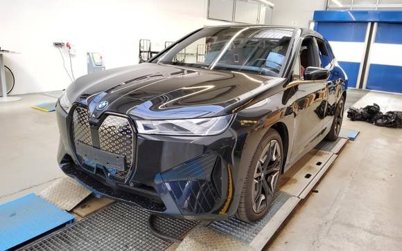 Pogled sprijeda lijevo