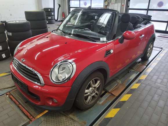 Skats no kreisās puses priekšā