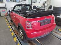 Skats no kreisās puses aizmugurē