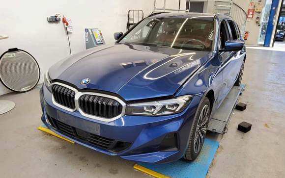 Skats no kreisās puses priekšā