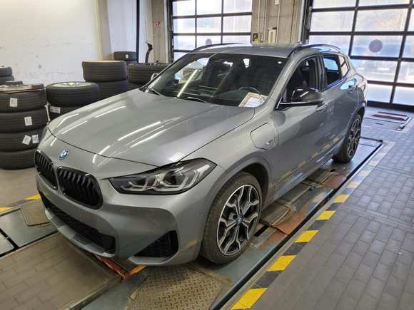 Skats no kreisās puses priekšā