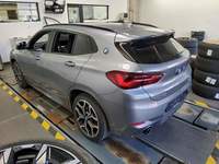 Skats no kreisās puses aizmugurē