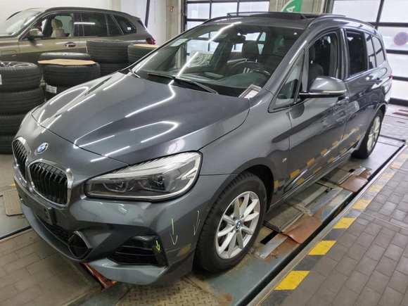 Skats no kreisās puses priekšā