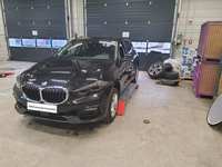 Skats no kreisās puses priekšā