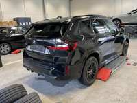 Skats no labās puses aizmugurē