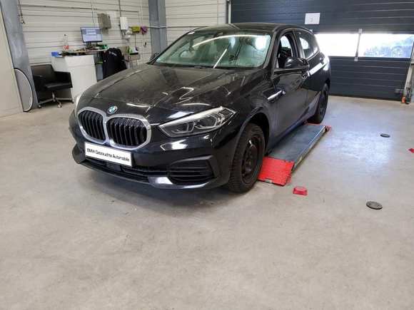 Pogled od napred levo