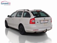 Skats no kreisās puses aizmugurē