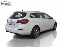 Skats no labās puses aizmugurē