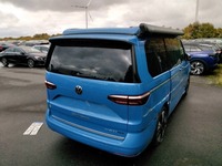 Skats no labās puses aizmugurē