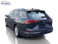 Skats no kreisās puses aizmugurē