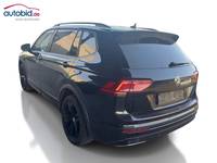 Skats no kreisās puses aizmugurē