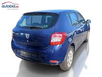 Skats no labās puses aizmugurē