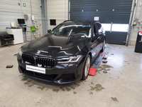 Skats no kreisās puses priekšā