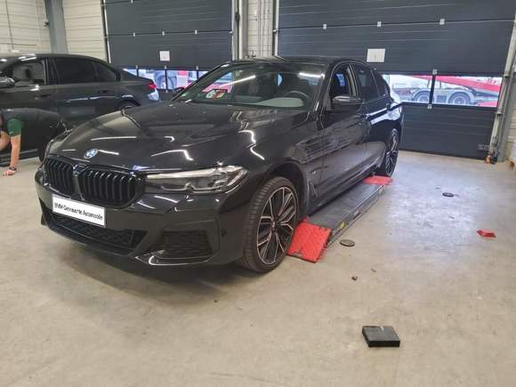 Skats no kreisās puses priekšā