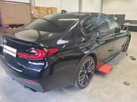 Skats no labās puses aizmugurē