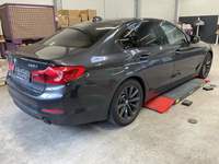 Skats no labās puses aizmugurē