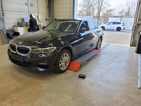 Skats no kreisās puses priekšā