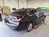 Skats no labās puses aizmugurē