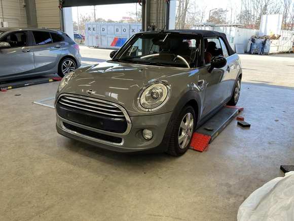 Skats no kreisās puses priekšā