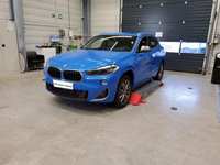 Skats no kreisās puses priekšā