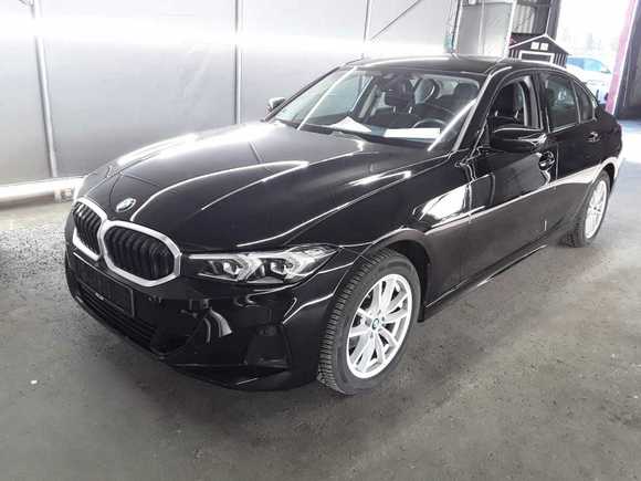 Skats no kreisās puses priekšā