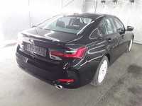 Skats no kreisās puses aizmugurē