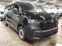 Skats no kreisās puses priekšā