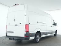 Skats no labās puses aizmugurē