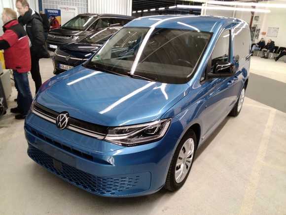 Skats no kreisās puses priekšā