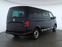 Skats no labās puses aizmugurē