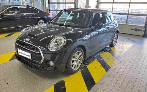 Skats no kreisās puses priekšā