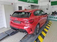 Skats no labās puses aizmugurē