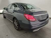 Vue de l’arrière gauche