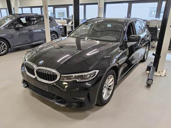 Вид спереди слева