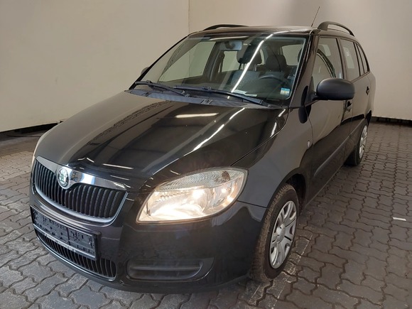 Изглед отпред отляво