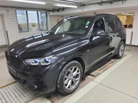 Pogled od napred levo