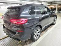 Pogled od pozadi desno