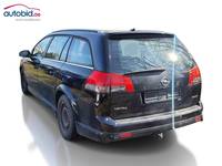 Skats no kreisās puses aizmugurē