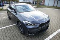 Pogled sprijeda desno