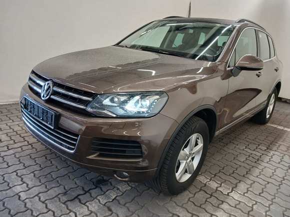 Skats no kreisās puses priekšā