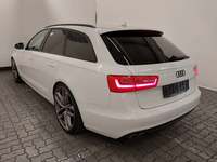 Skats no kreisās puses aizmugurē