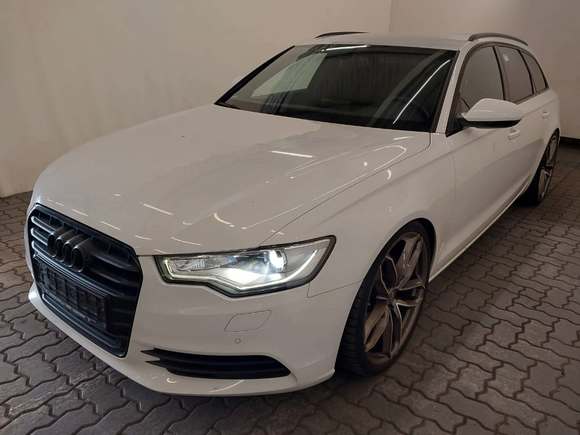 Skats no kreisās puses priekšā