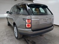 Skats no kreisās puses aizmugurē