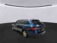 Skats no kreisās puses aizmugurē