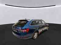 Skats no labās puses aizmugurē