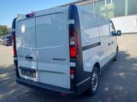 Pogled od pozadi desno